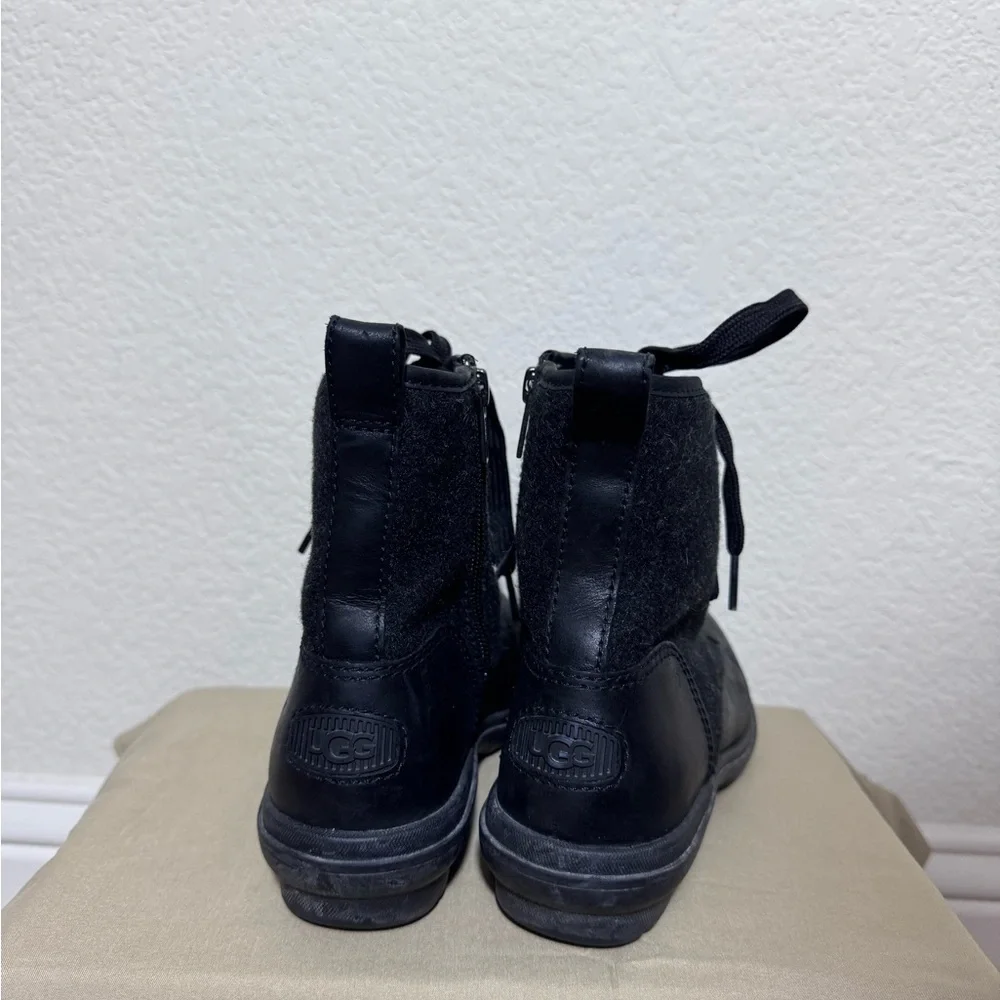 UGG Women's/Girls Hapsburg Laces & Zipper Black Leather Boots - Size 5.5